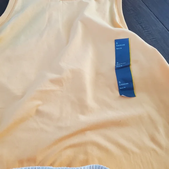 Athletic shorts size xs under armor and new all in motion orange tank si… - Picture 4 of 6